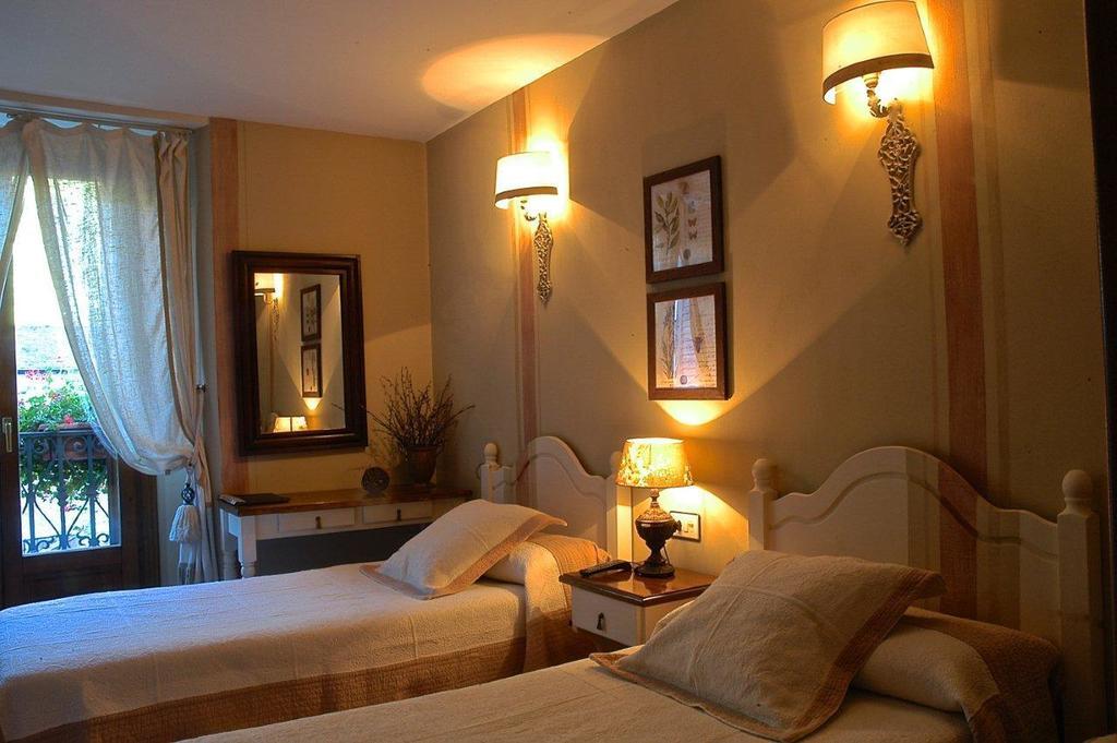 Hotel Casa Frauca Sarvisé Quarto foto