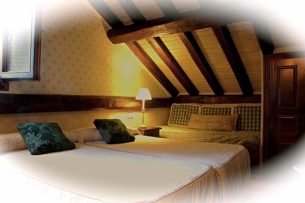 Hotel Casa Frauca Sarvisé Quarto foto